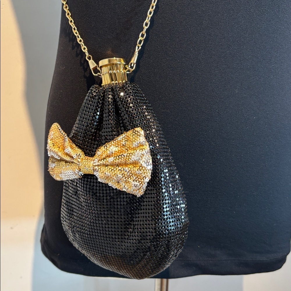 Black chainmail Metal Mesh Purse with goldtone Accordion Closure bow detail - Picture 10 of 11